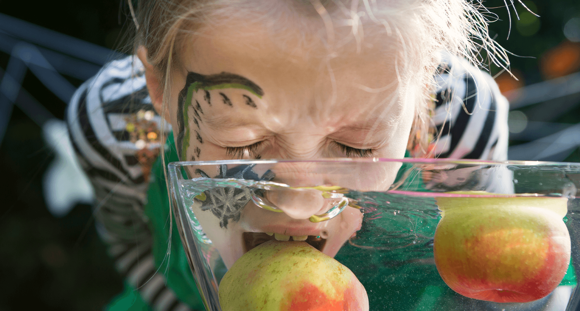 halloween-activities-for-kids-apples-water