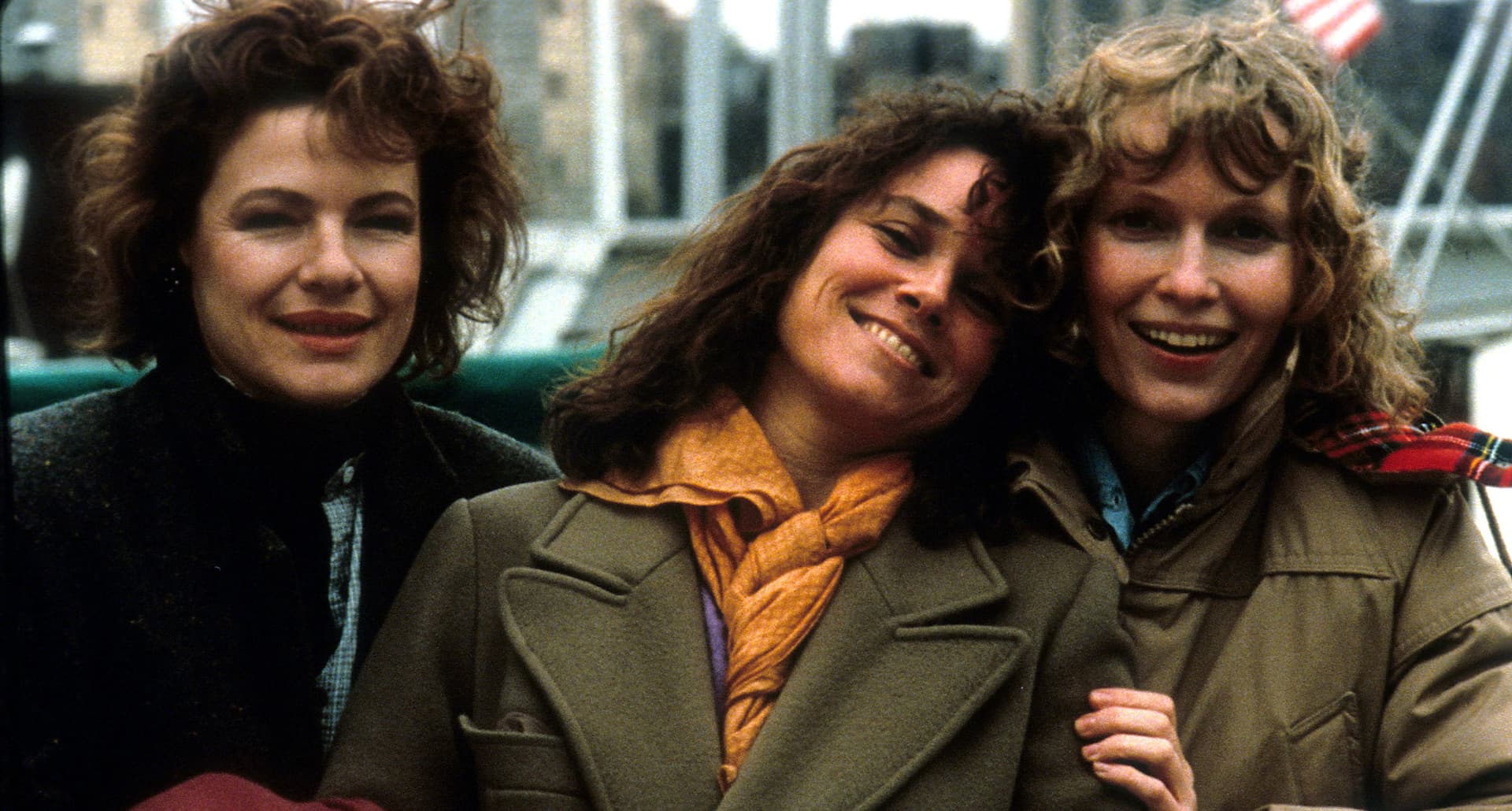 best-thanksgiving-movies: Mia Farrow, Barbara Hershey and Dianne Wiest in 'Hannah and Her Sisters'