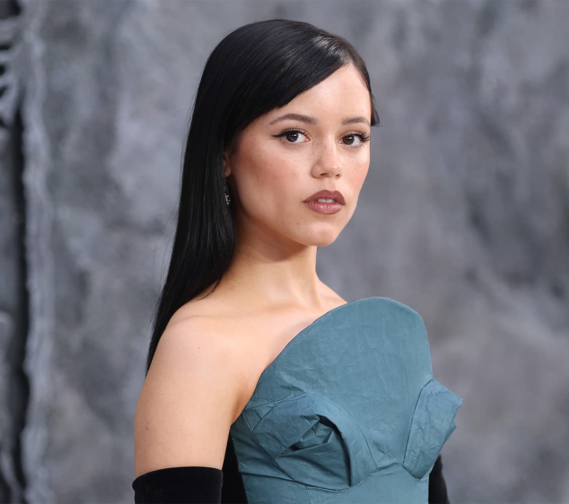 jenna-ortega-bleached-brows-the-cut-cover: Jenna Ortega on the red carpet at the premiere of 'Beetlejuice Beetlejuice'