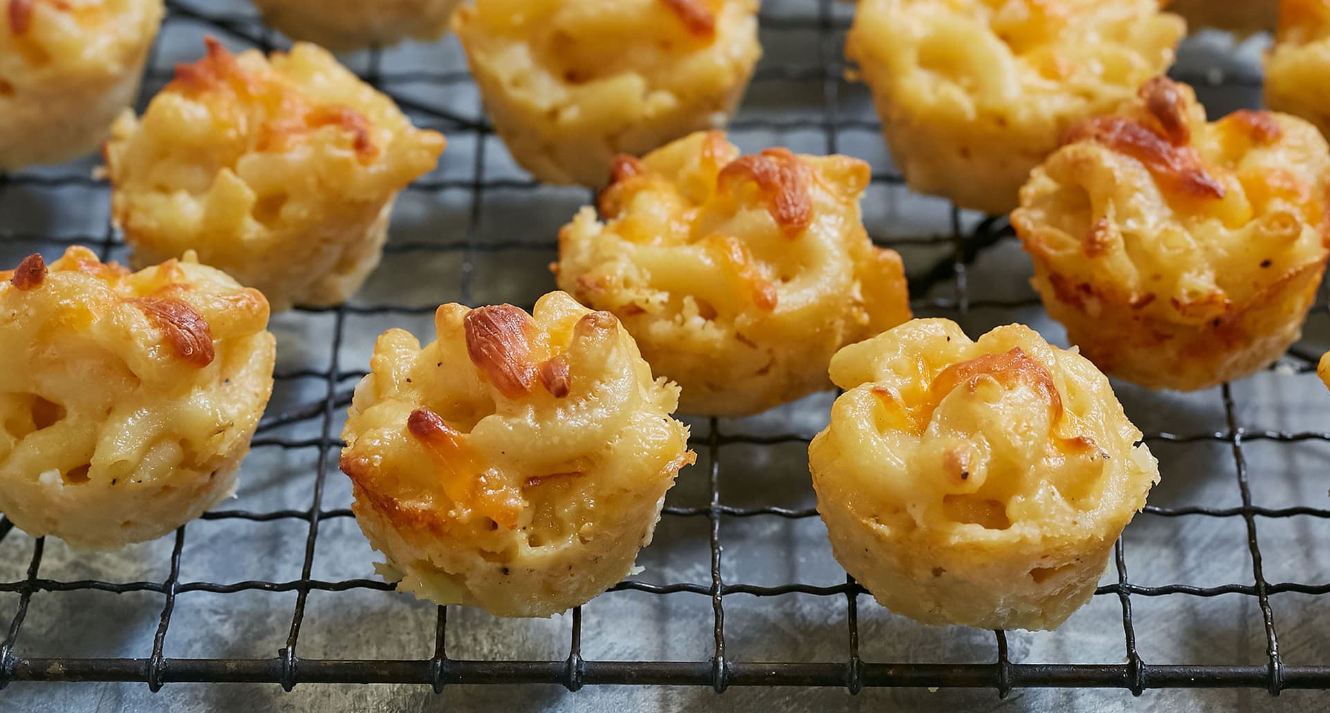 bite-size appetizer recipes: baked mac and cheese bites