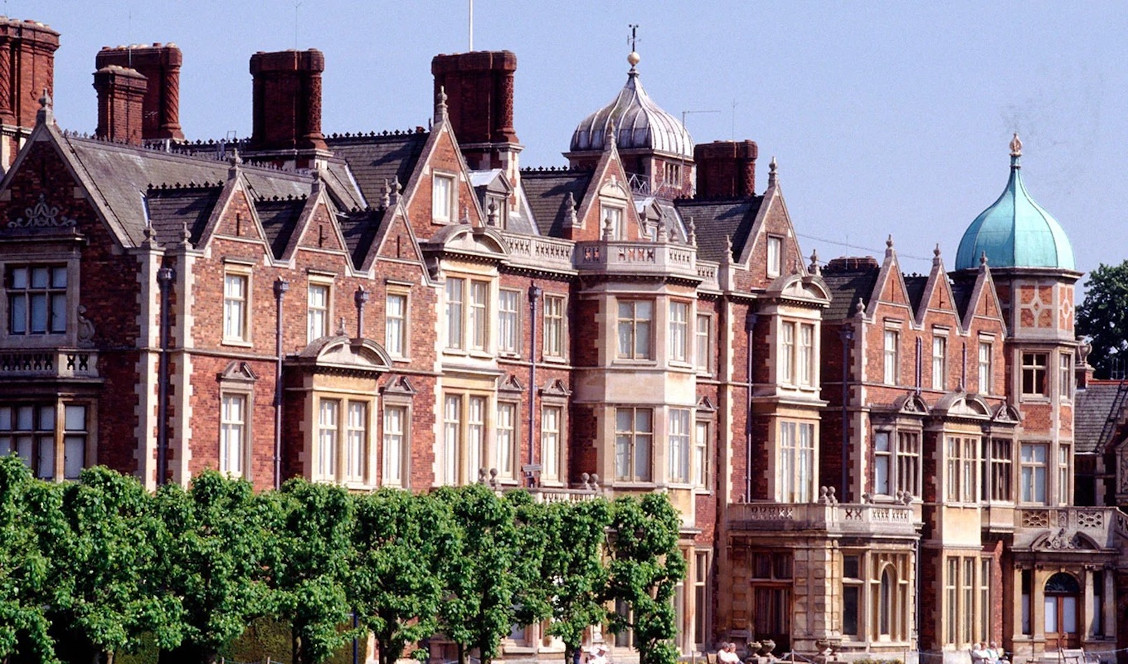 10 Properties Owned by the Royal Family