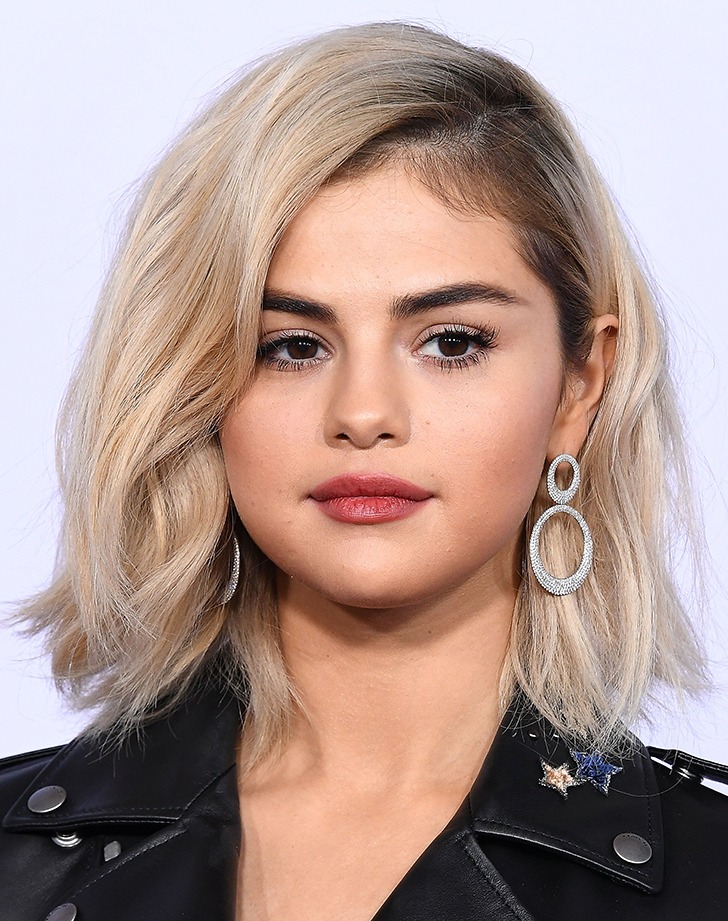 42 Best Short Hairstyles for Round Faces to Look Slimmer
