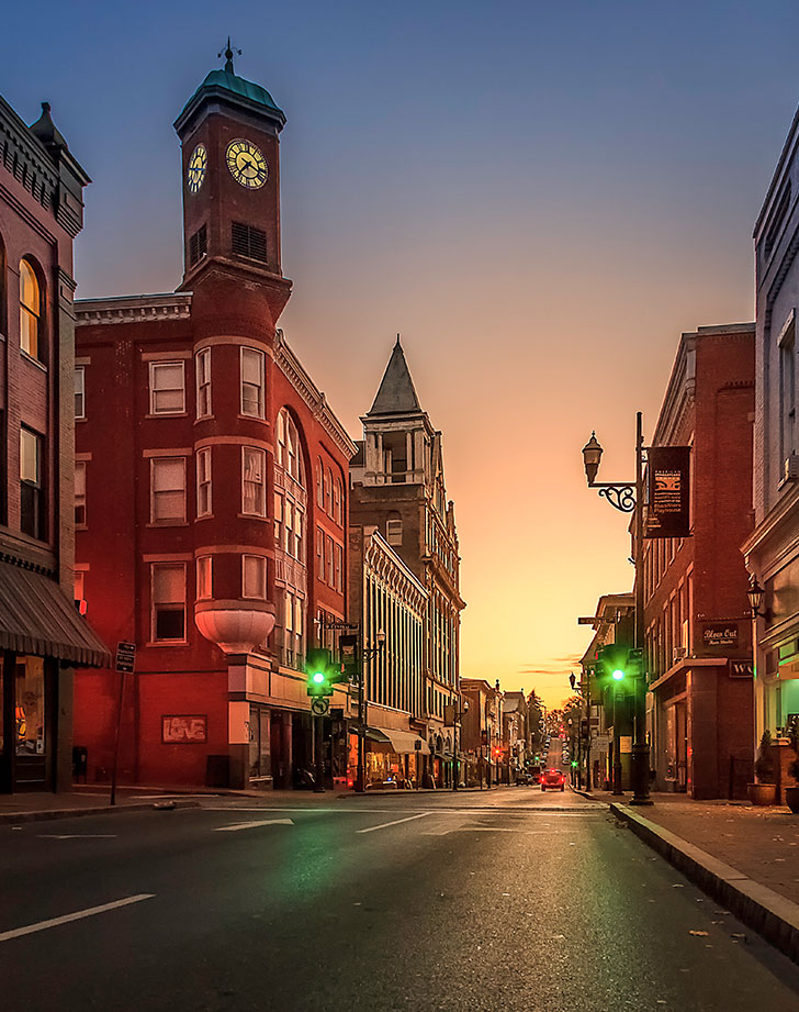 https://www.purewow.com/stories/the-most-charming-small-towns-in-virginia/assets/2.jpeg